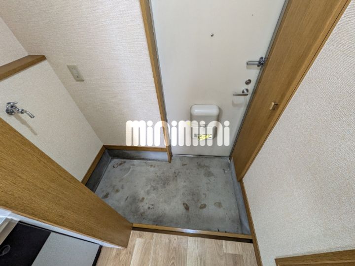 おおみなみアパートの玄関