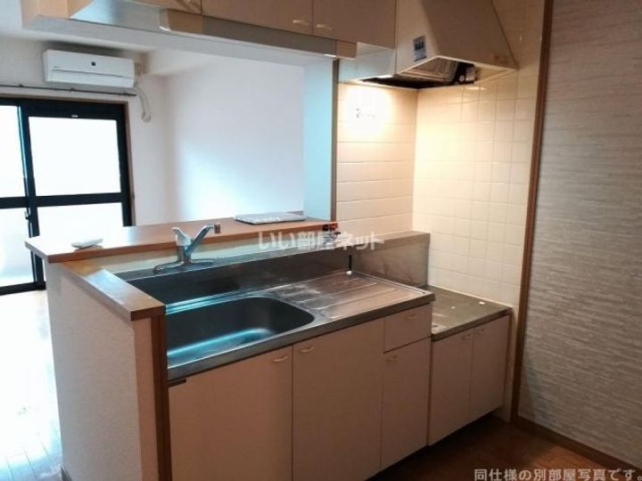 兵庫県豊岡市戸牧(マンション)の賃貸物件のキッチン