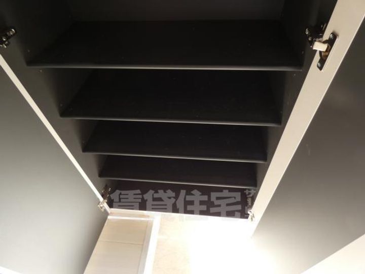 京都府久世郡久御山町佐古内屋敷(アパート)の賃貸物件の玄関