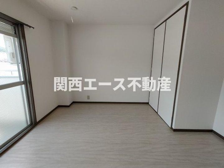 大阪府大東市明美の里町(マンション)の賃貸物件の居間