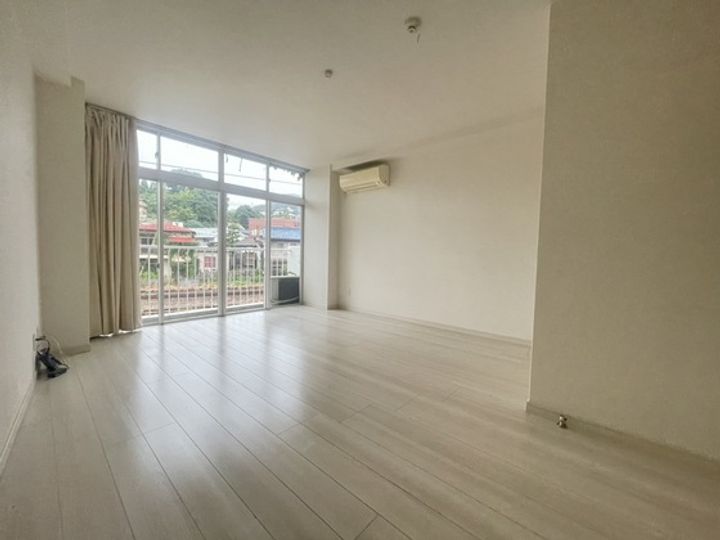 M’sビルの居間