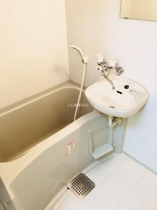 サン・ヒーローマンション亀川Iの風呂