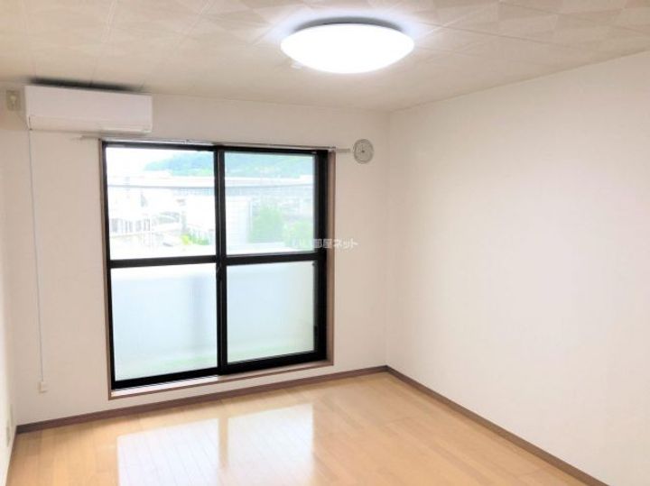 サン・ヒーローマンション亀川Iの内装