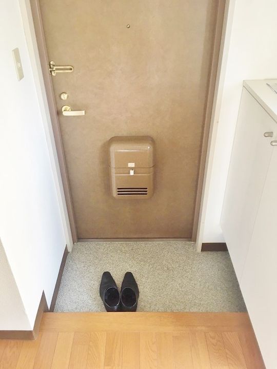 神奈川県横浜市金沢区六浦1(マンション)の賃貸物件の玄関