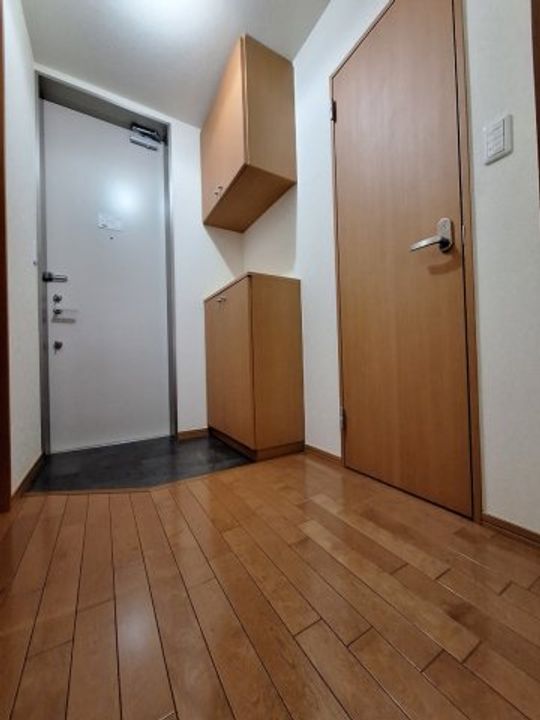 東京都世田谷区経堂2(マンション)の賃貸物件の玄関