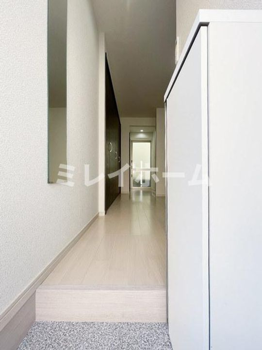 ロイヤルウィステリアの玄関