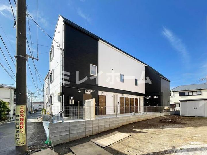 ロイヤルウィステリアの外観