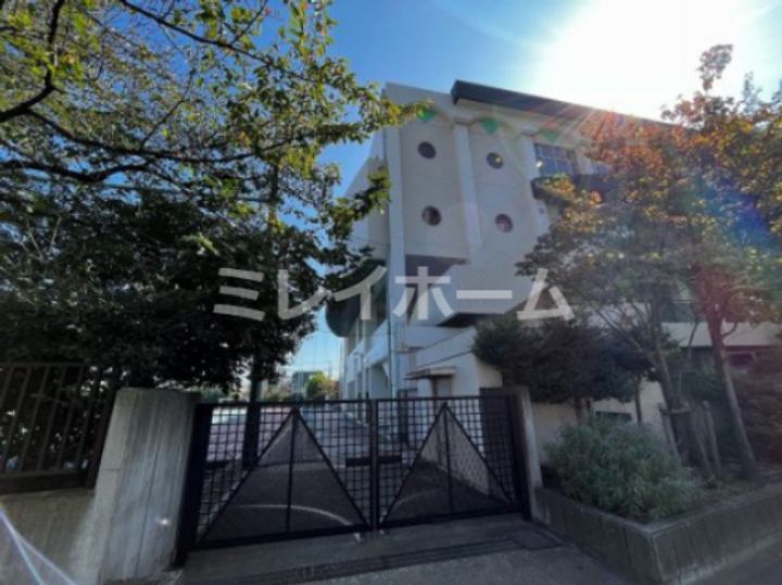 ロイヤルウィステリアの周辺