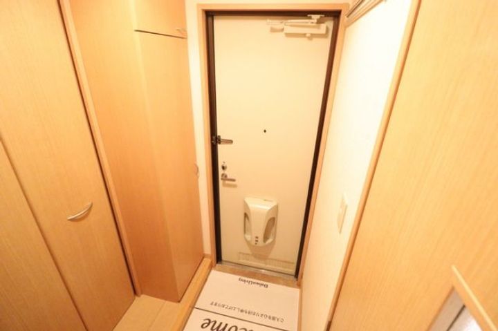 群馬県伊勢崎市安堀町(アパート)の賃貸物件の玄関