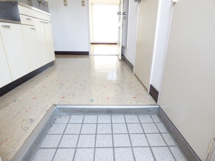 美多利マンションの玄関