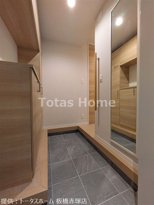 グラン ゼルコヴァの玄関