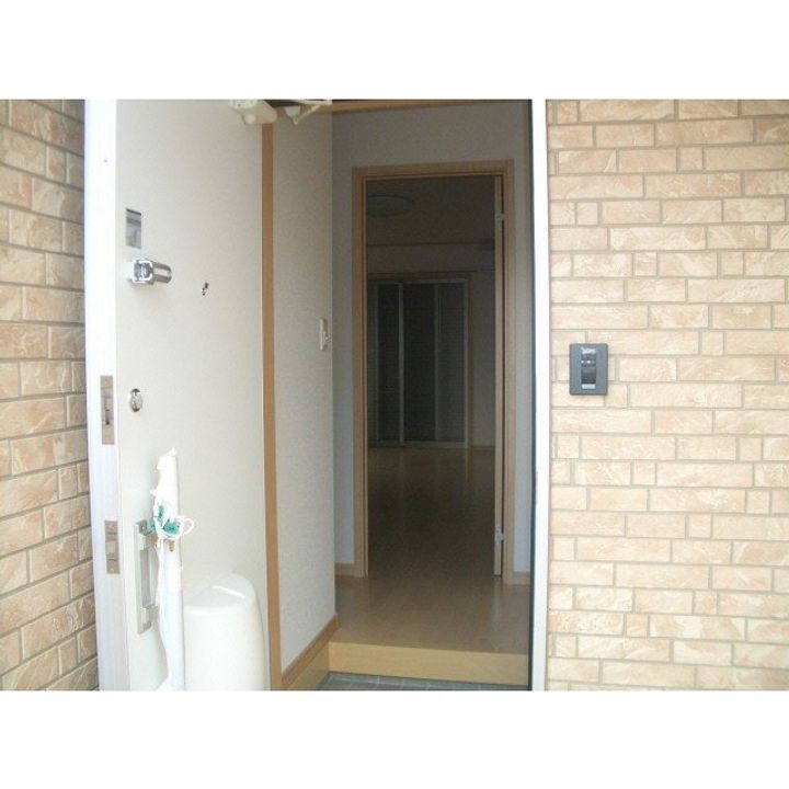 アスピリア常安Aの玄関