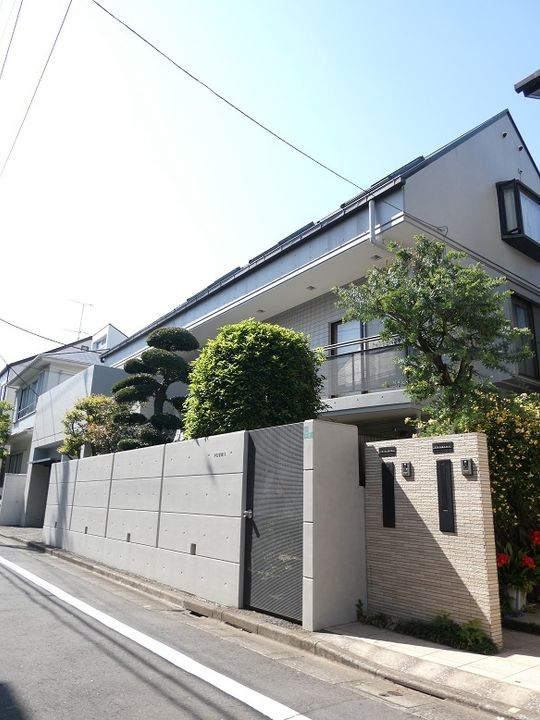 プラムスリーの外観