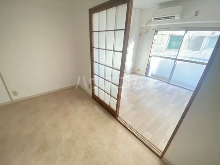 メゾン栄の居間