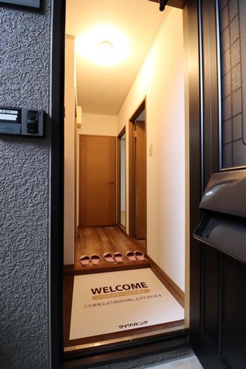 ビューラー福泊 B棟の玄関
