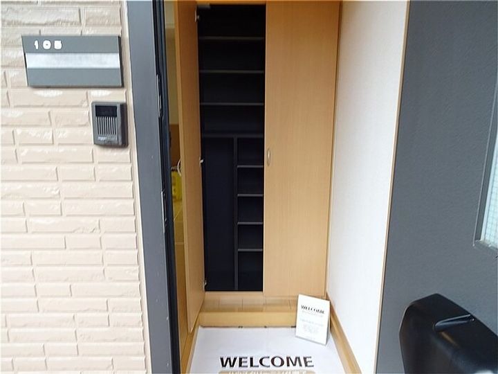 ガーデンヒルズ Aの玄関