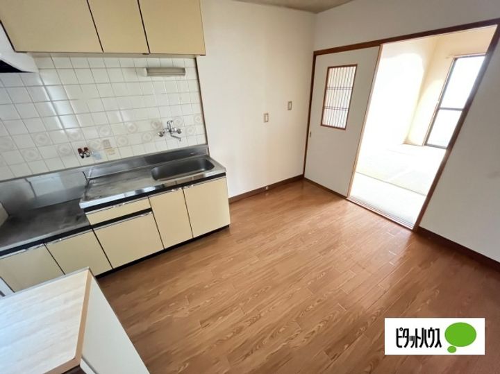 山本マンション(宝町)の居間