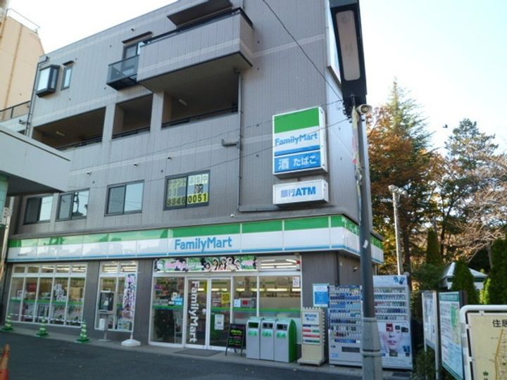 グラン ゼルコヴァの周辺