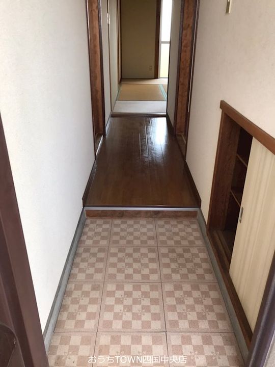 マンション加地の玄関