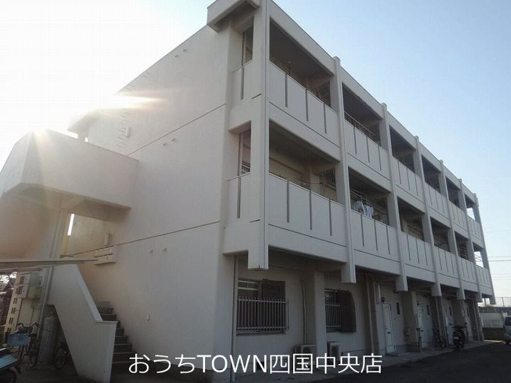 マンション加地の外観