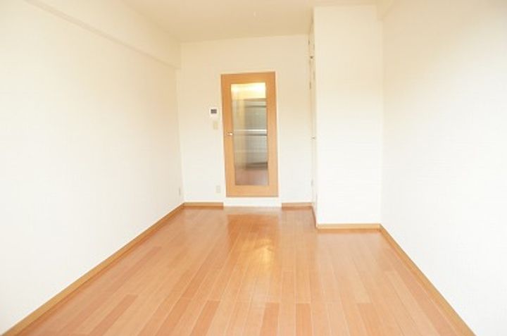 メイプル国立の居間