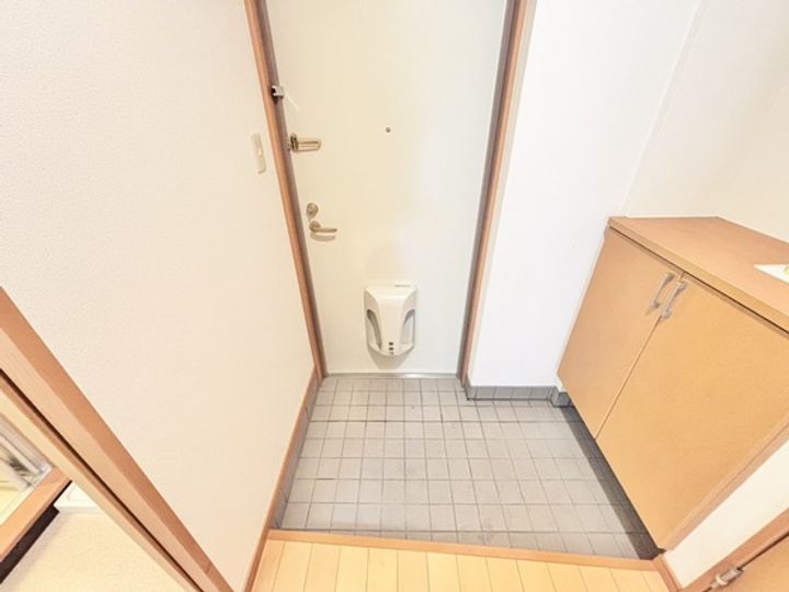 栄町パレスの玄関