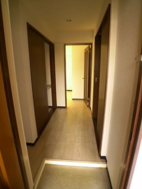 グランツ西古松IIの玄関