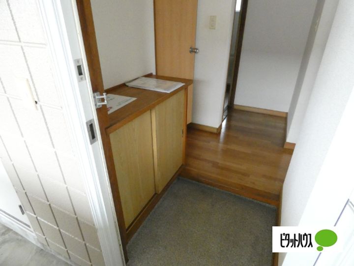 メゾン岩渕 A棟の玄関