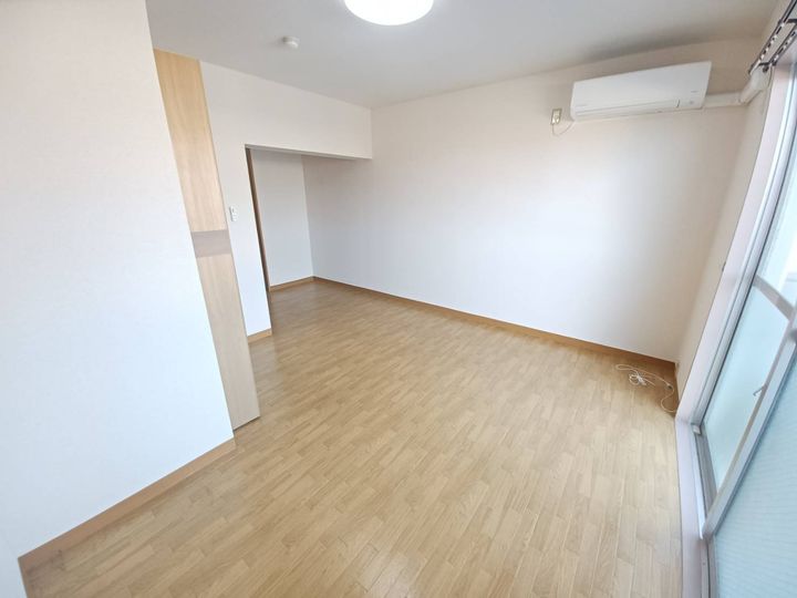 朝日台ハイツAの居間