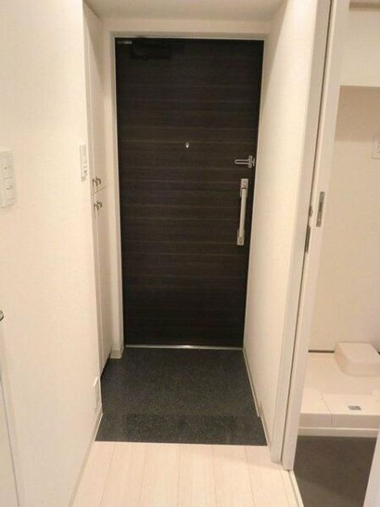 フェニックス新横濱クアトロの玄関