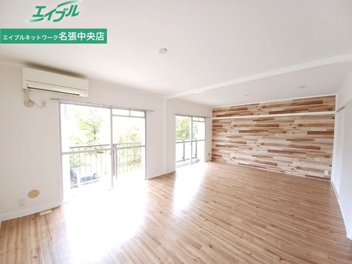 グランドヒルズ桔梗が丘13号棟の居間