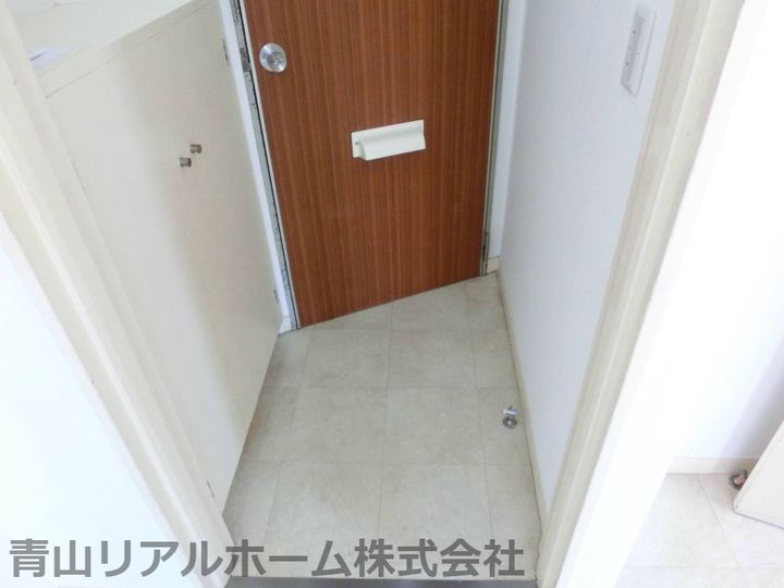 ソフトタウン青山の玄関