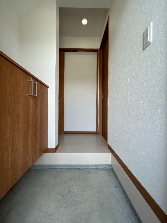 Monreve B棟の玄関