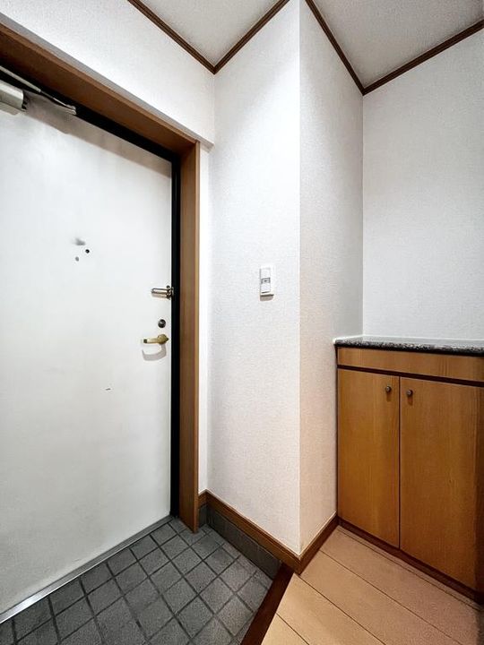 愛知県名古屋市中区丸の内1の賃貸マンションの玄関