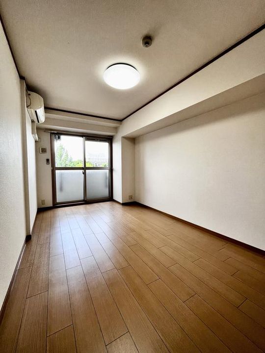 愛知県名古屋市中区丸の内1の賃貸マンションの居間