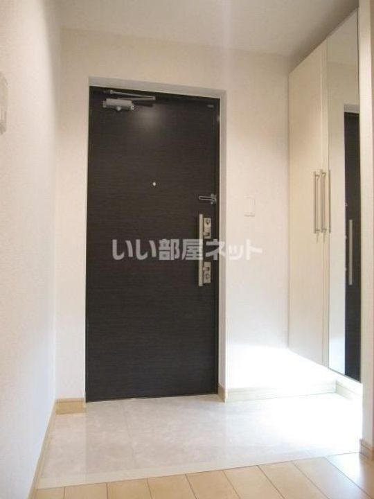 ロイヤルオオイワの玄関