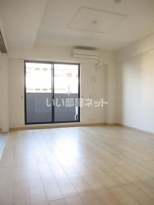 ロイヤルオオイワの居間