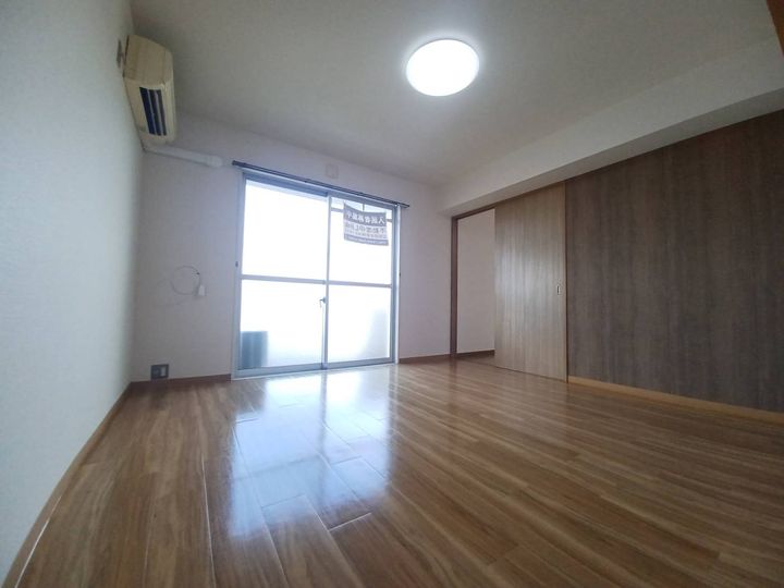 朝日台ハイツAの居間