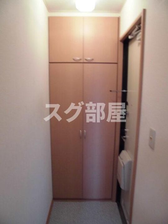 ロイヤルケビンBの玄関