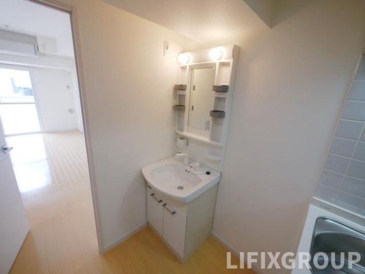 AXAS-AZEST王子の内装