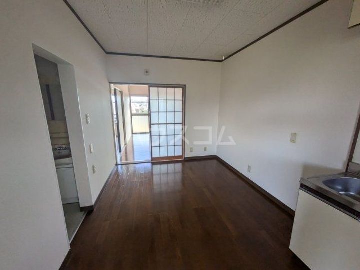 メゾン大塚Aの居間