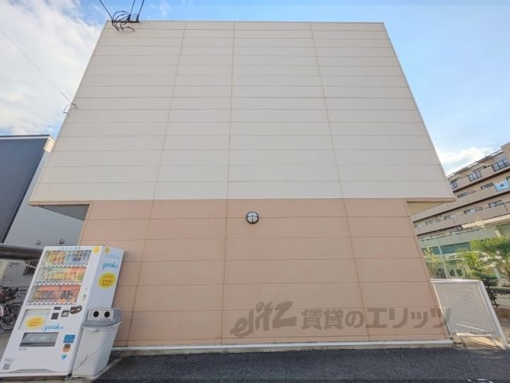 レオパレスラコルトの外観