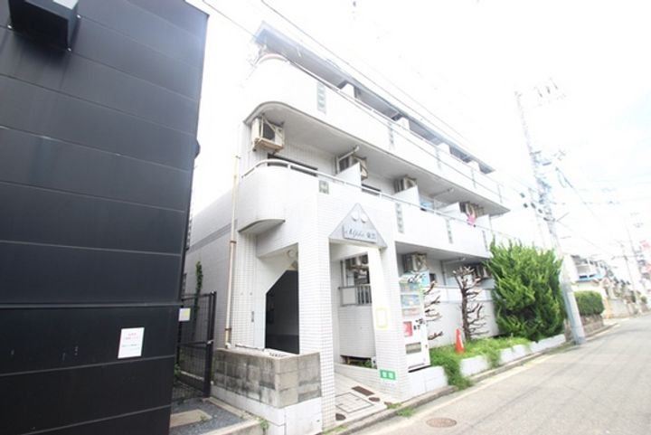 アルファ東雲の外観