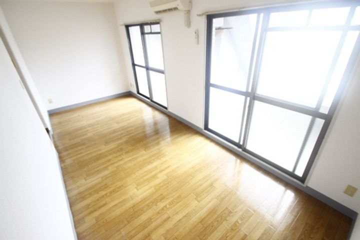 アルファ東雲の居間