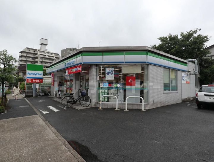 レ セレニタIIIの周辺