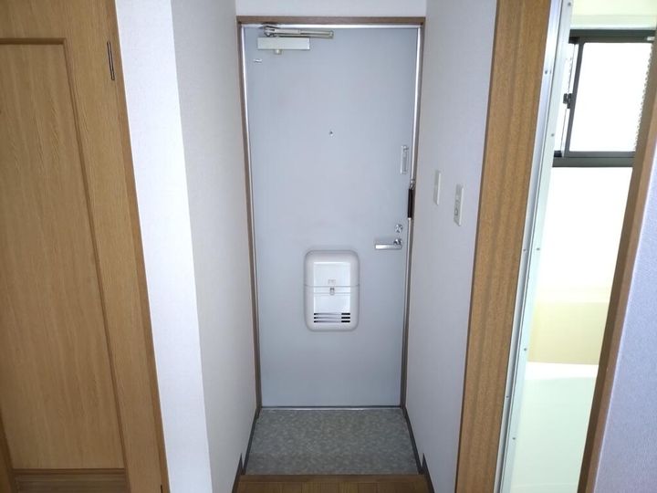 東京都足立区六月3(アパート)の賃貸物件の玄関