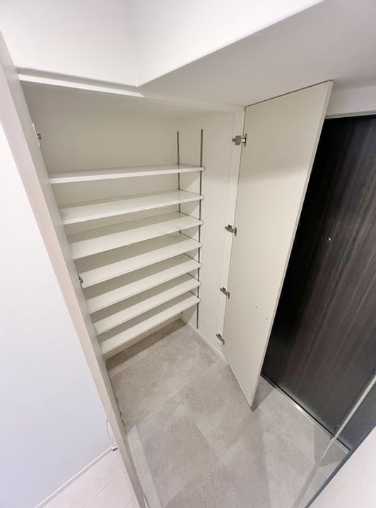 スプランディッドライズ新大阪ノースの玄関