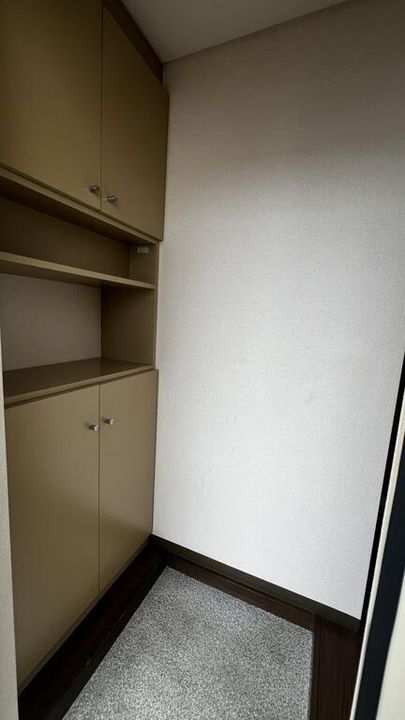 ゴールドハイツの玄関