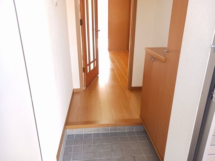 クレセント佃の玄関