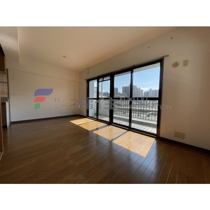 アルファウイング高宮東の居間